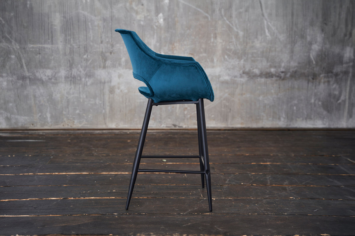 B-Ware KAWOLA Thekenhocker ZAJA Barstuhl Sitzhöhe 65 cm Velvet petrol
