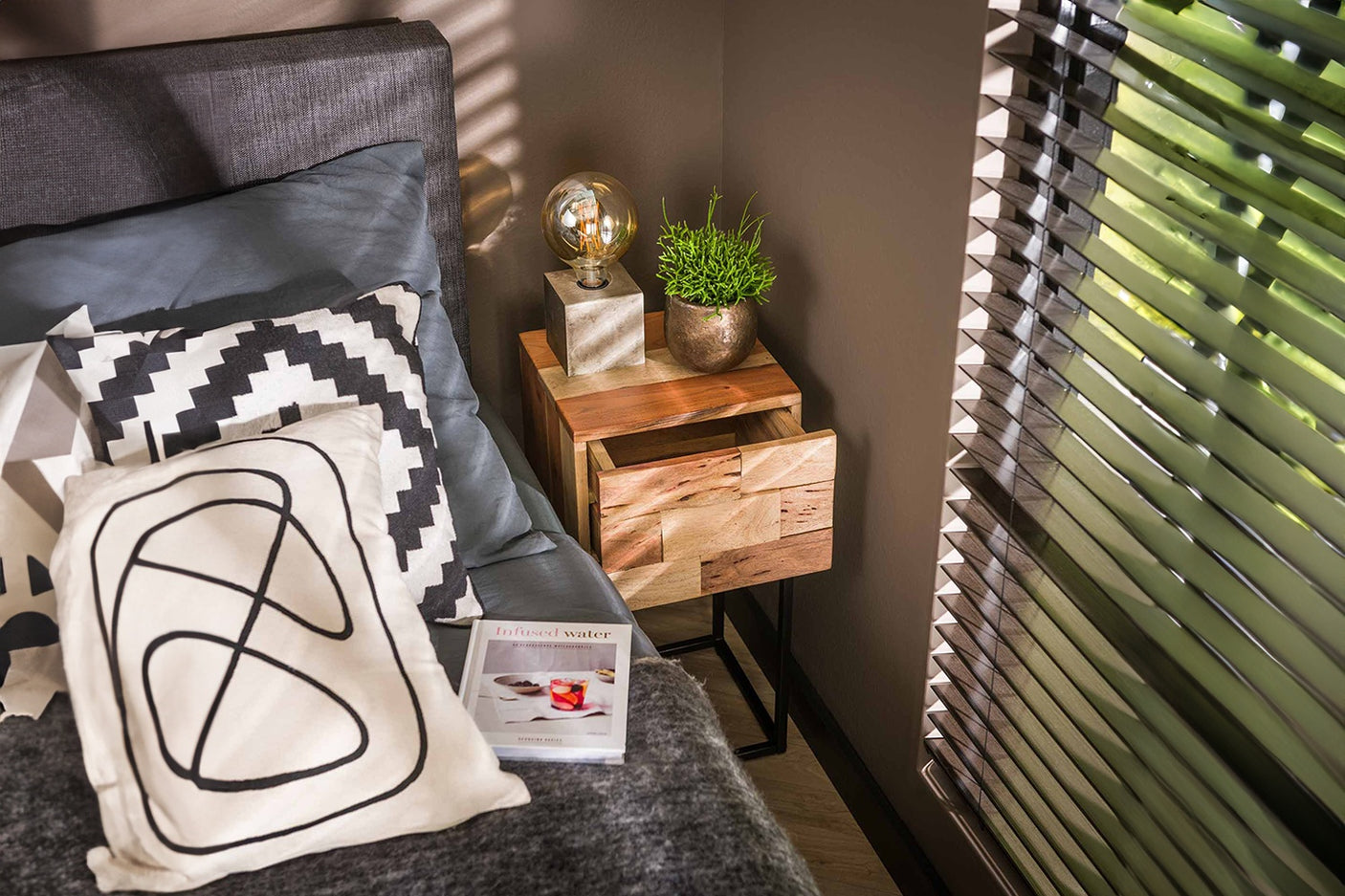 41dc1eb7-2f4b-400f-90a2-2c60a358bcc1