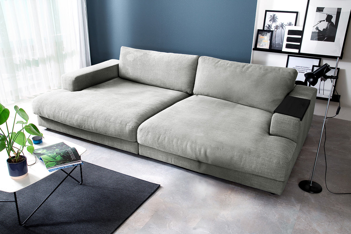 KAWOLA Big Sofa MADELINE Stoff silber, 290 x 170, mit Holztablett schwarz