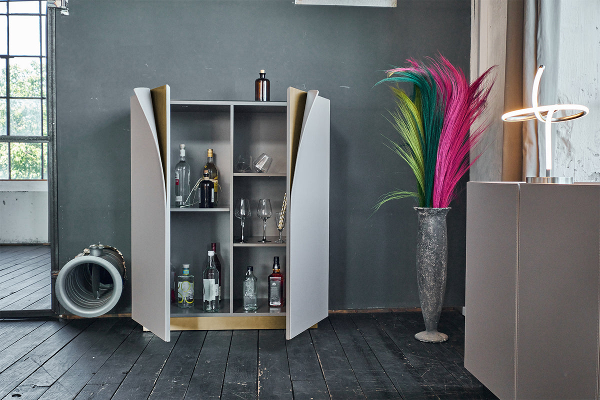 KAWOLA Highboard EMMA Kunstleder grau Fuß Edelstahl messingfarben