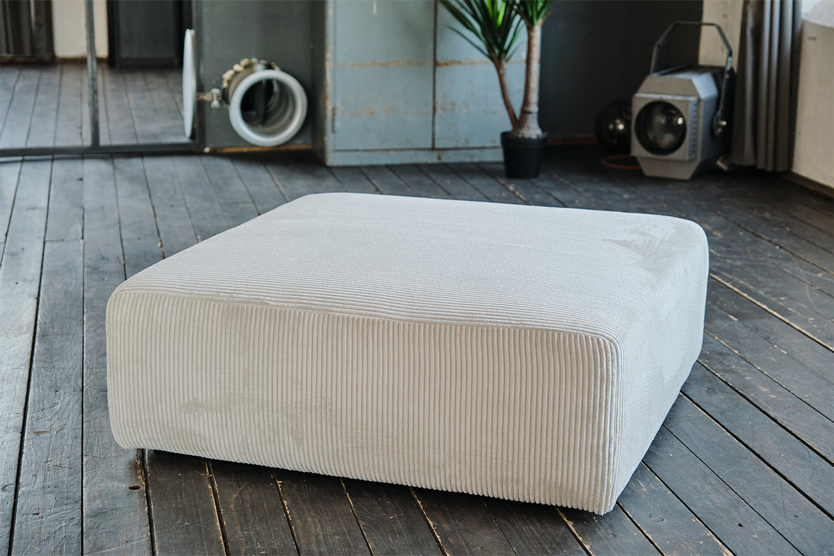 KAWOLA Hocker WIOLO SOFT Polsterhocker mit Rückenkissen Cord hellgrau
