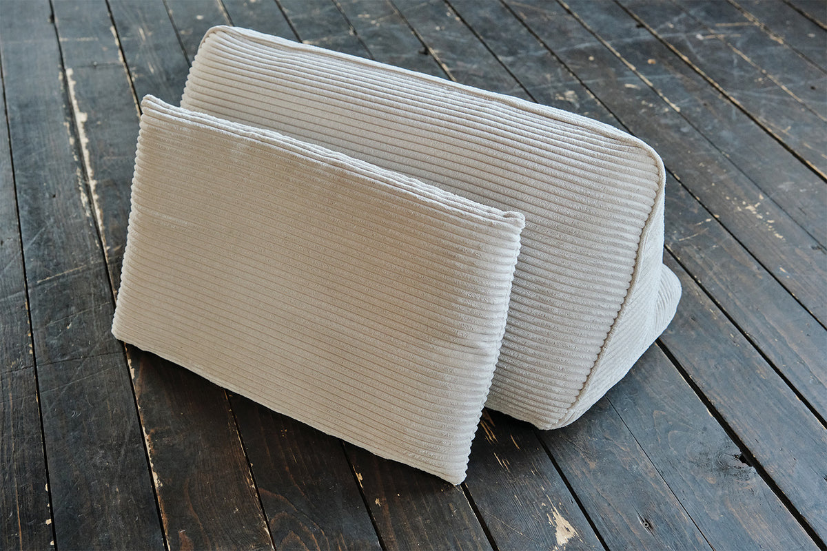 KAWOLA Hocker WIOLO SOFT Polsterhocker mit Rückenkissen Cord hellgrau
