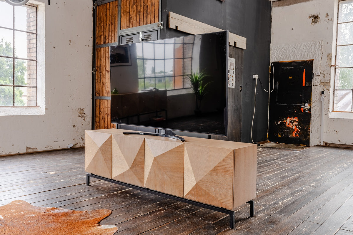 KAWOLA Lowboard ANJO TV-Board 4 Türen Eiche furniert braun Fuß Metall schwarz pulverbeschichtet