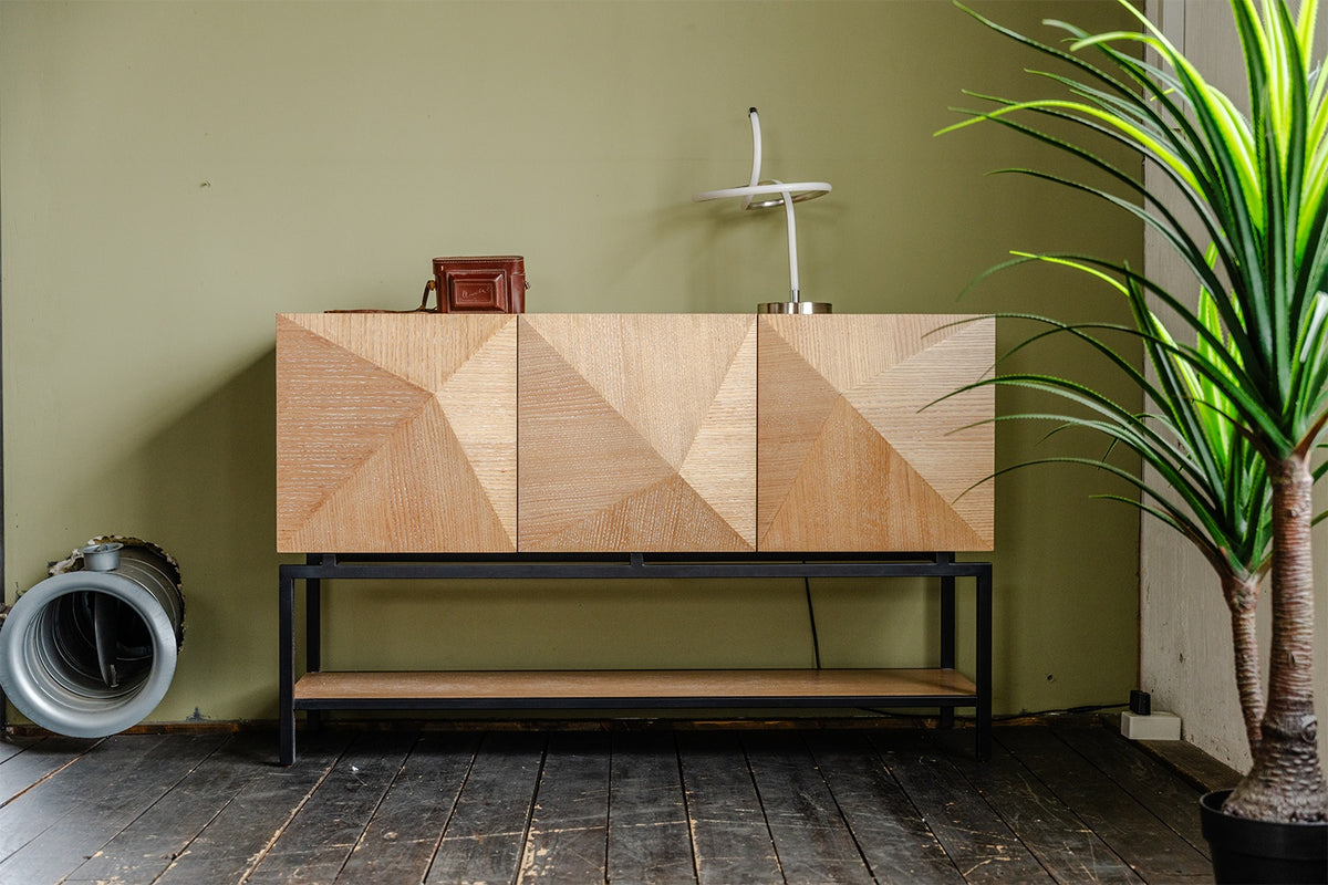 KAWOLA Sideboard ANJO 3 Türen 1 Ablage Eiche furniert braun Metall schwarz pulverbeschichtet