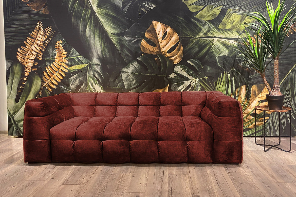 KAWOLA Sofa ROSARIO Velvet bordeaux, 4-Sitzer