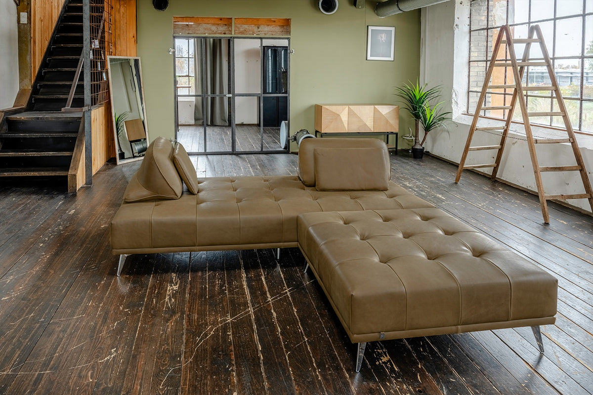 KAWOLA Sofa WIOLO Schlafsofa Daybed mit Hocker Leder camel