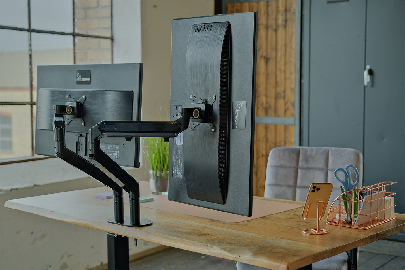 de646cee-4dac-427b-957f-19f97c81372d