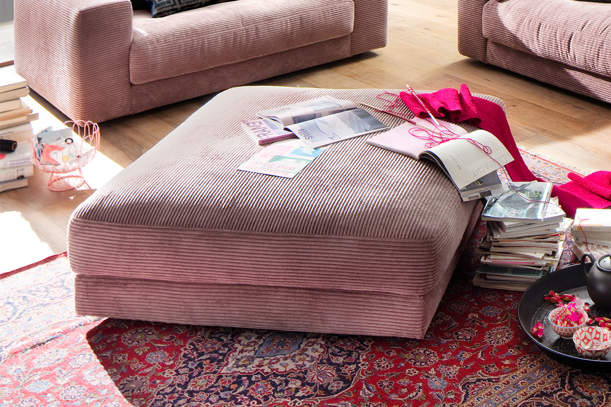 KAWOLA Big Hocker MADELINE Polsterhocker Cord rosa