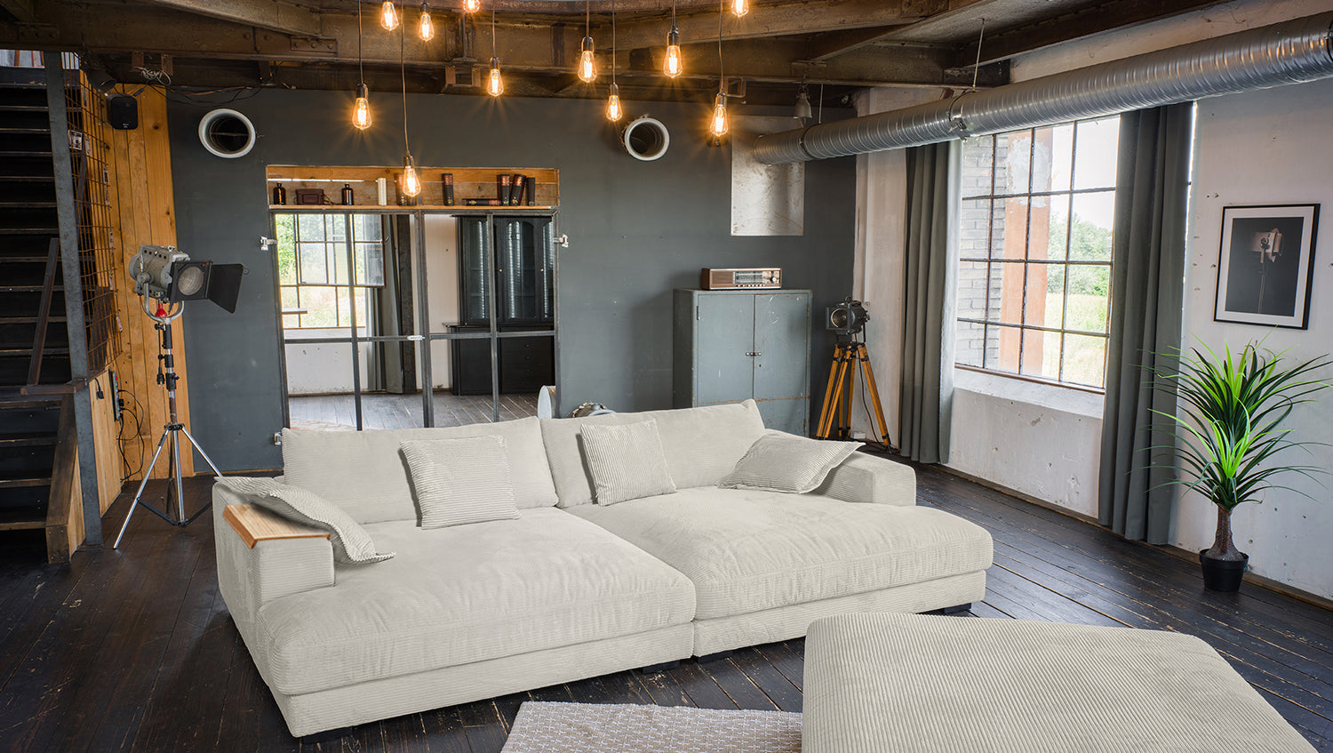 KAWOLA Big Sofa MADELINE Cord cremeweiß mit Hocker und 4 Zierkissen, mit Holztablett natur