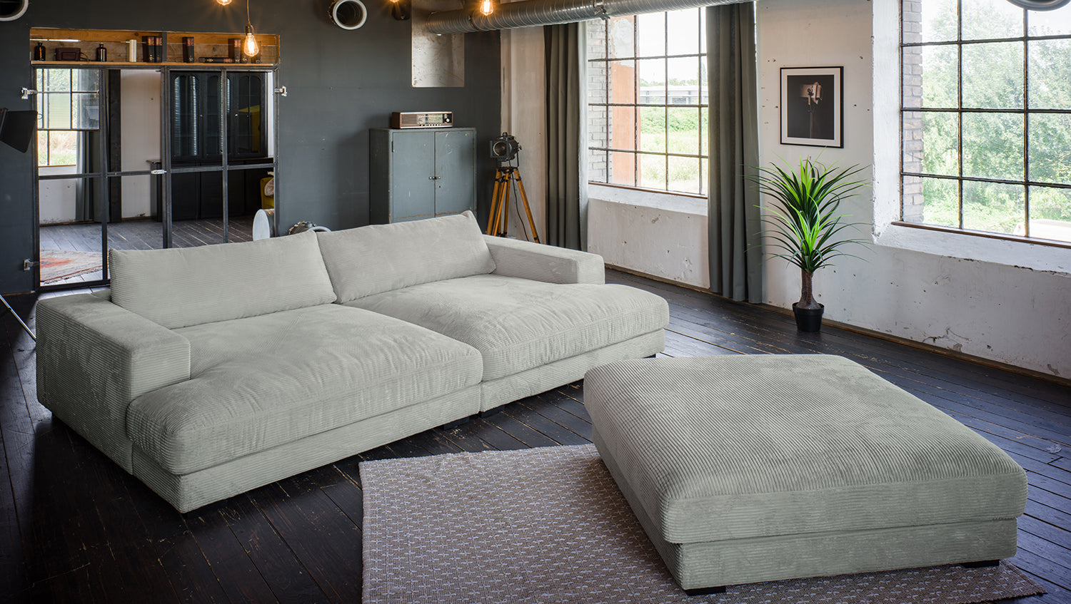 KAWOLA Big Sofa MADELINE Cord hellgrau mit Hocker und 4 Zierkissen