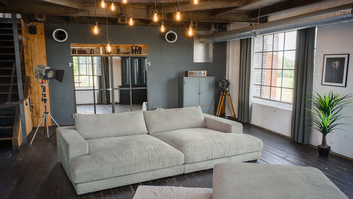 KAWOLA Big Sofa MADELINE Cord hellgrau mit Hocker und 4 Zierkissen