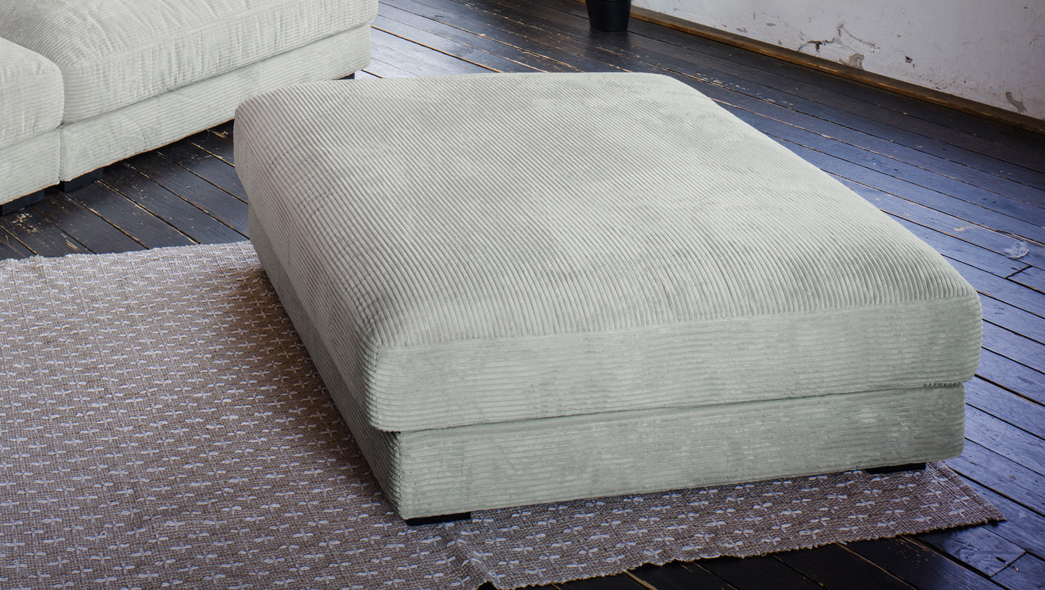 KAWOLA Big Sofa MADELINE Cord hellgrau mit Hocker und 4 Zierkissen