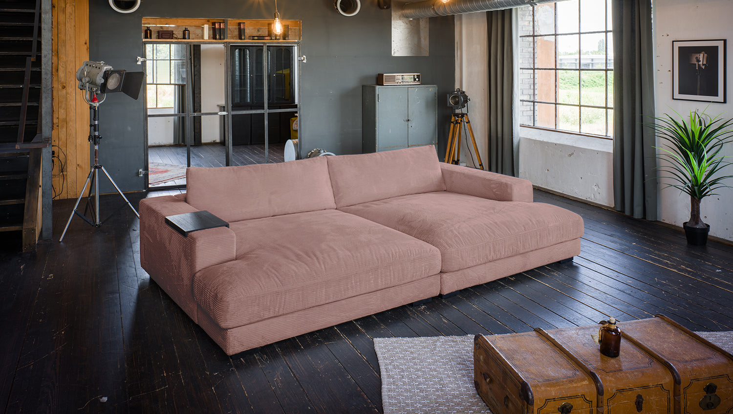 KAWOLA Big Sofa MADELINE Cord rosa, 290 x 190, mit Holztablett schwarz
