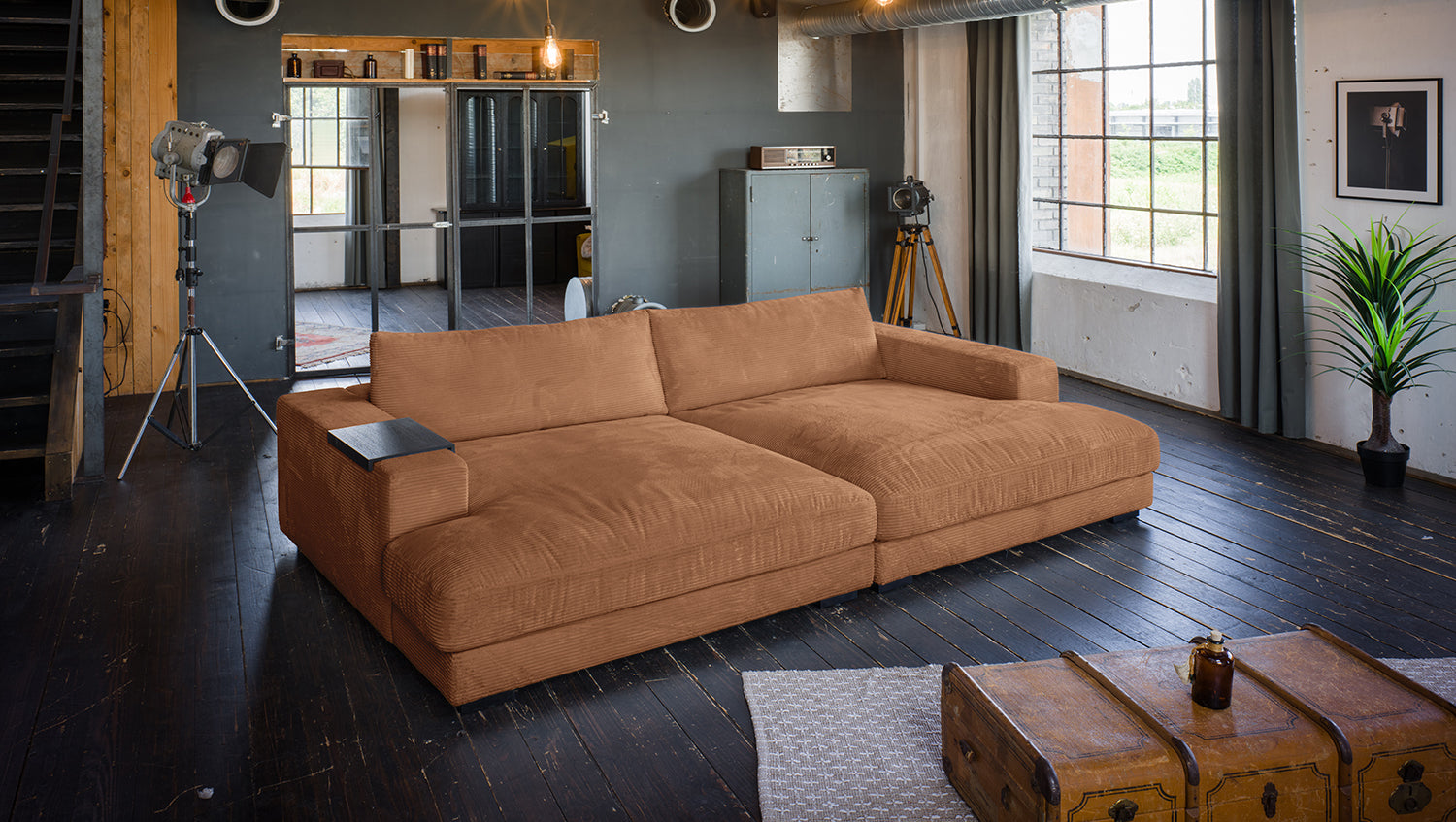 KAWOLA Big Sofa MADELINE Cord rost, 290 x 190, mit Holztablett schwarz