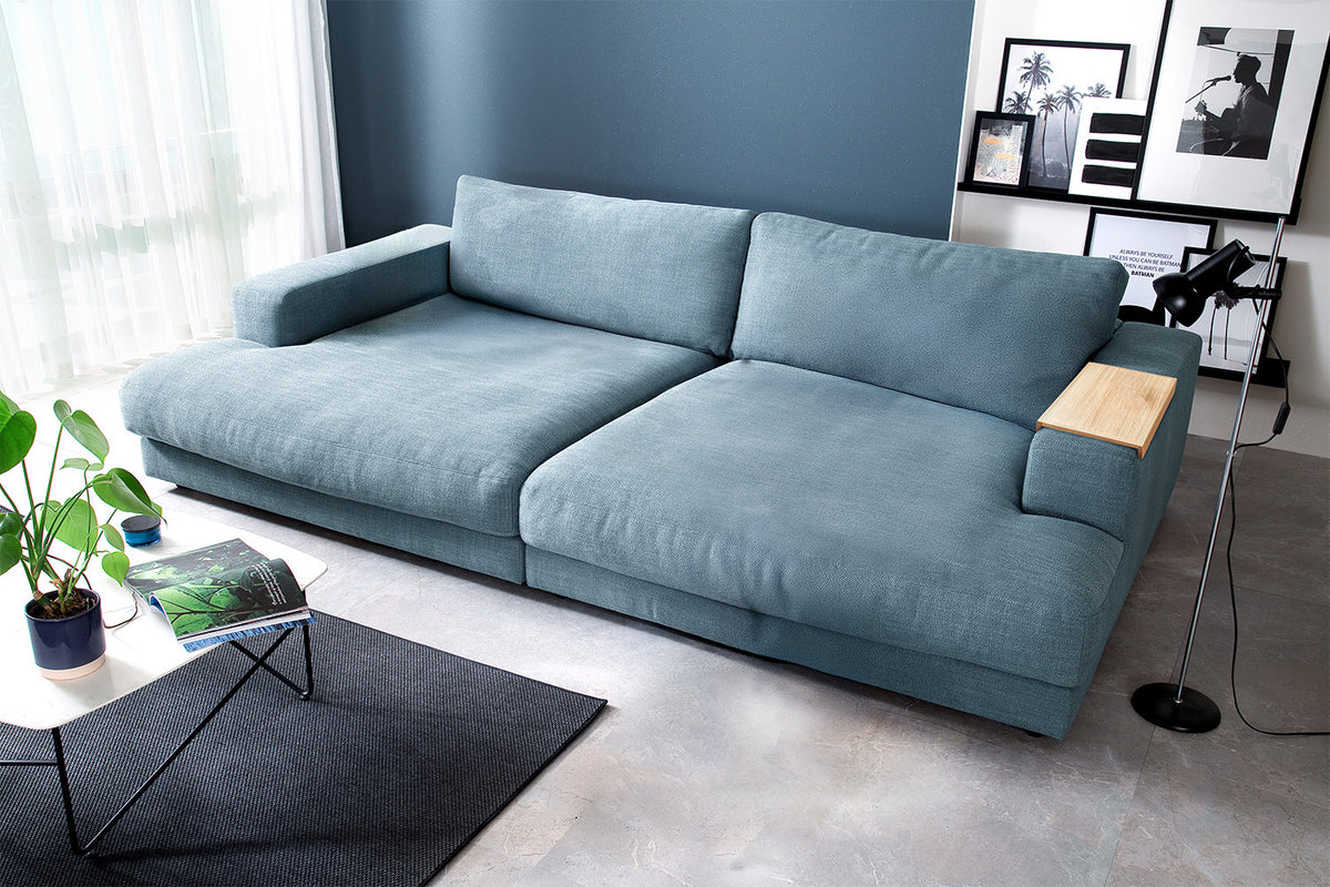 KAWOLA Big Sofa MADELINE Stoff petrol, 290 x 170, mit Holztablett natur