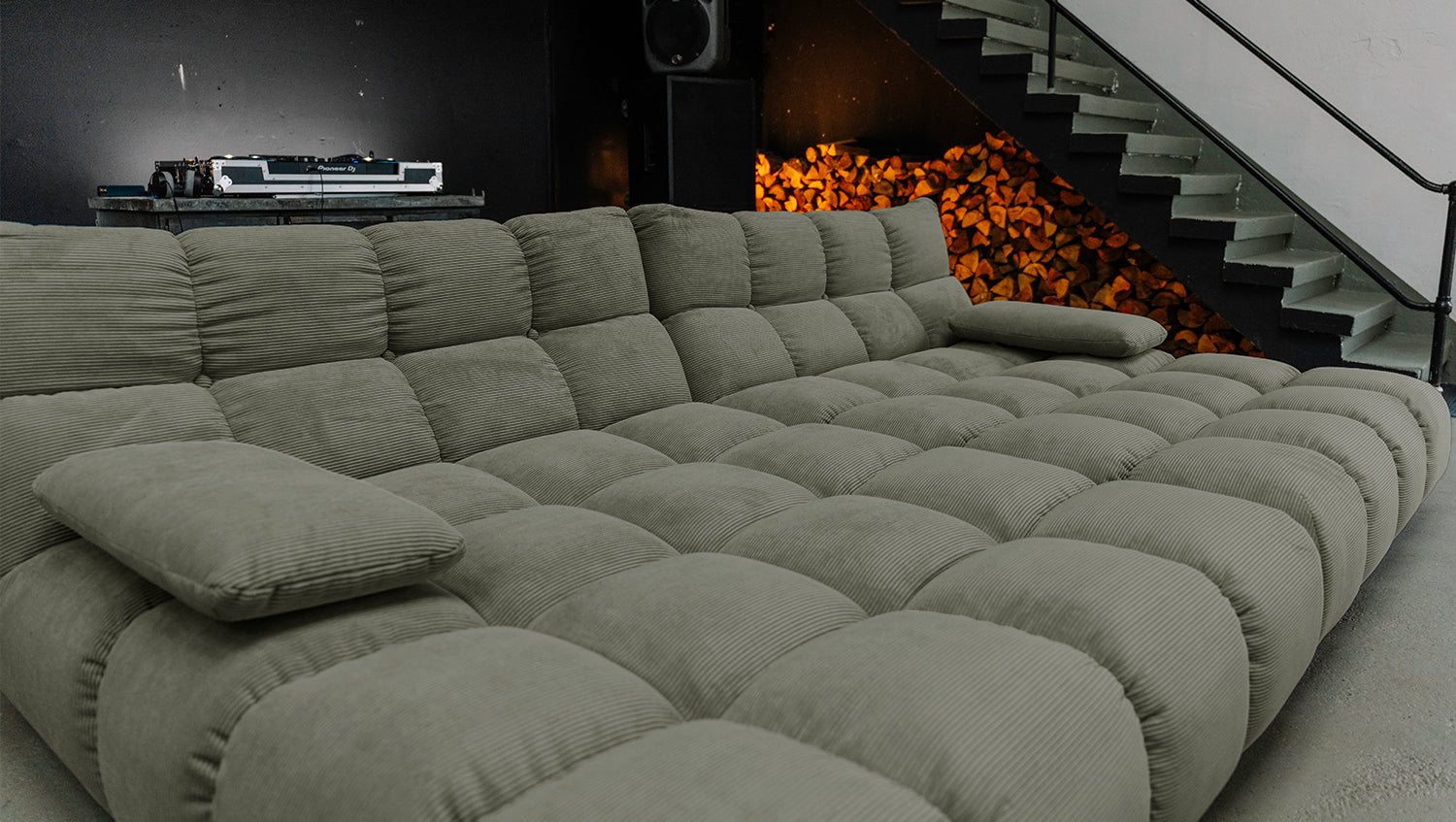 KAWOLA Big Sofa VIVIEN Feincord olivgrün