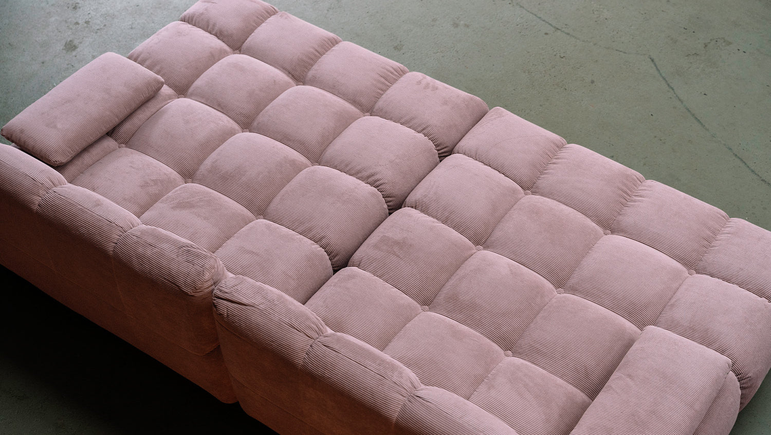 KAWOLA Big Sofa VIVIEN Feincord rosa