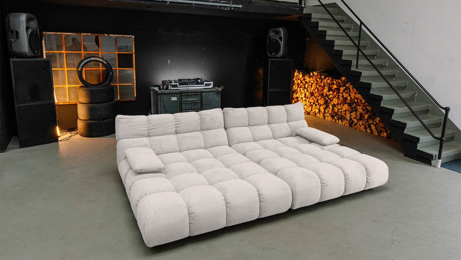 KAWOLA Big Sofa VIVIEN Feincord silber