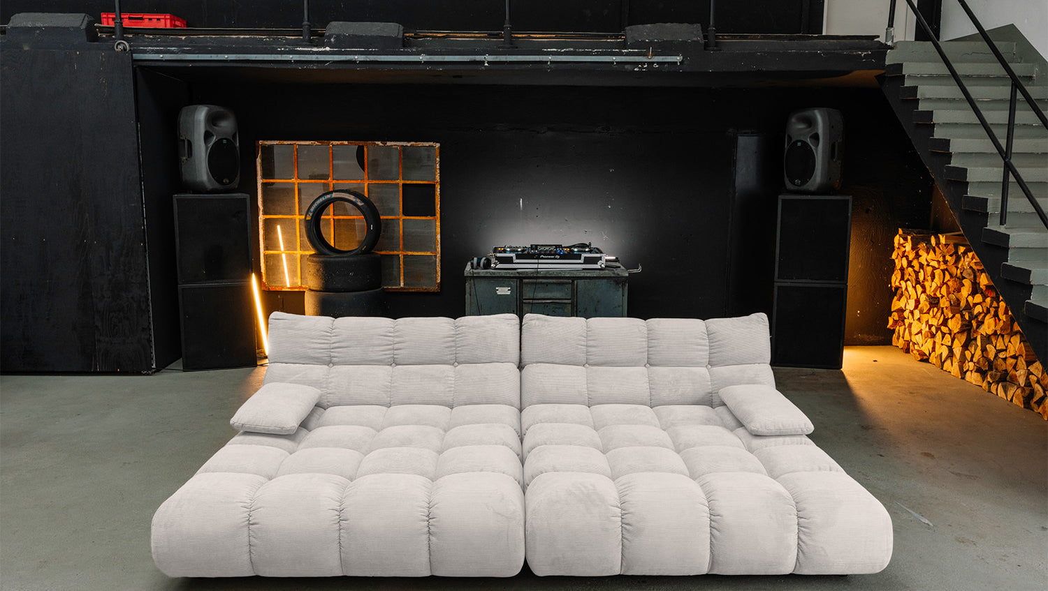 KAWOLA Big Sofa VIVIEN Feincord silber