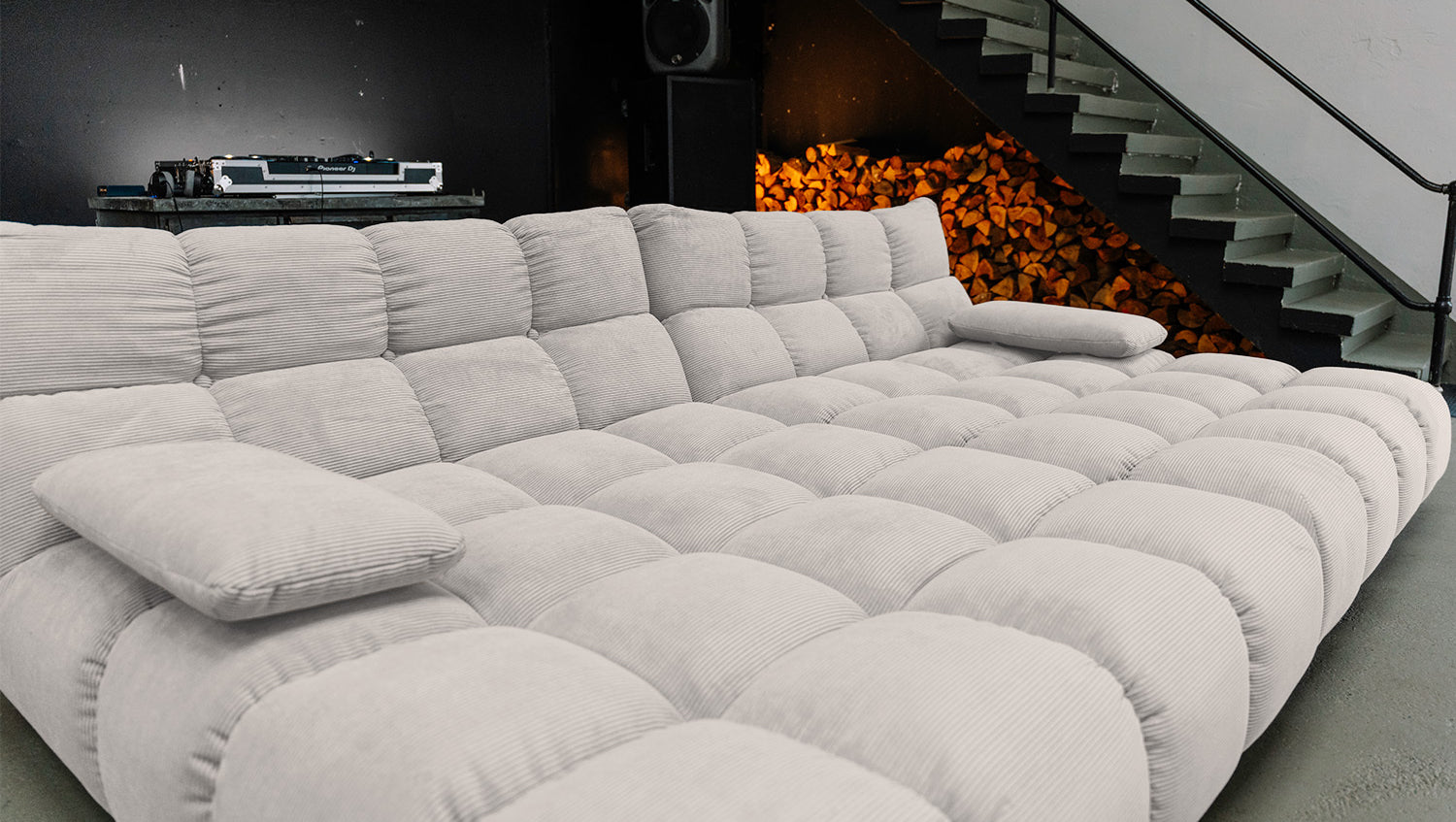 KAWOLA Big Sofa VIVIEN Feincord silber