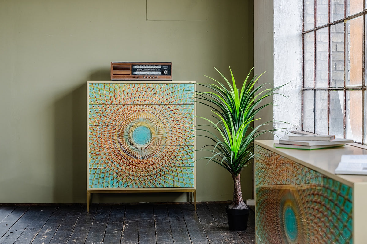 KAWOLA Highboard LAGO 5 Schubladen Glas grün Fuß Edelstahl goldfarben