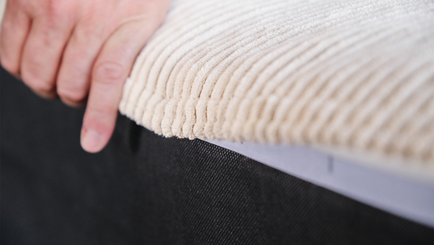 KAWOLA Hocker WIOLO SOFT Polsterhocker mit Rückenkissen Cord cremeweiß