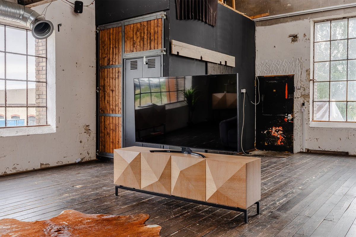 KAWOLA Lowboard ANJO TV-Board 4 Türen Eiche furniert braun Fuß Metall schwarz pulverbeschichtet