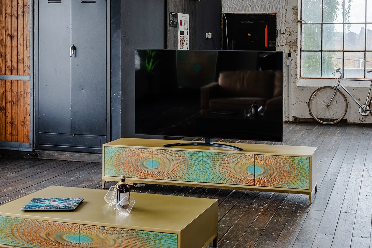 KAWOLA Lowboard LAGO TV-Board 4 Türen Glas grün Fuß Edelstahl goldfarben