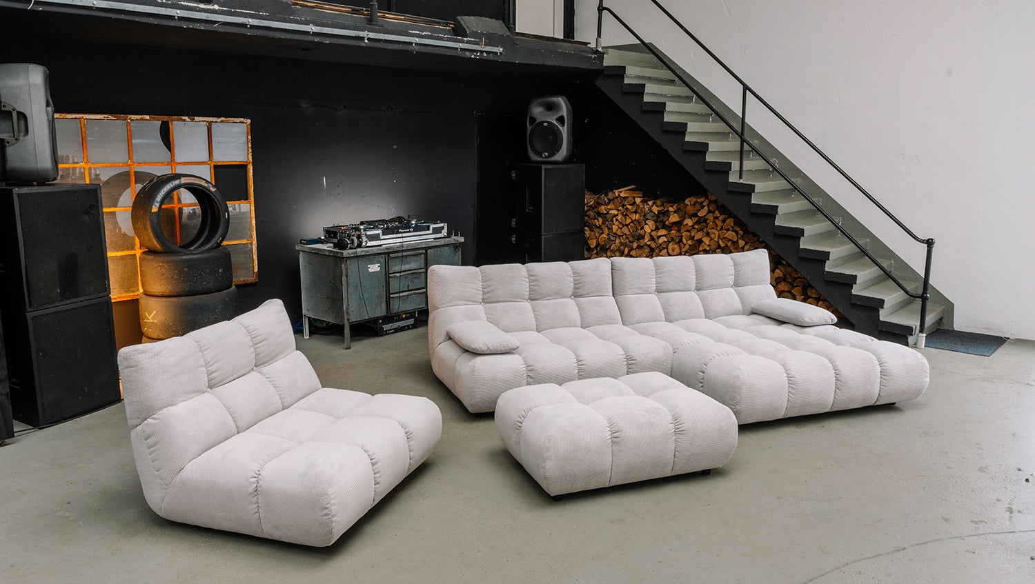 KAWOLA Polsterhocker VIVIEN Hockerbank Feincord silber