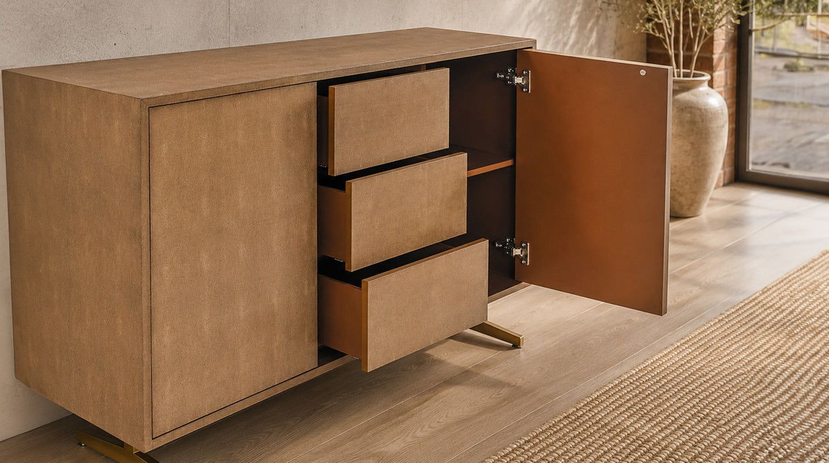 KAWOLA Sideboard GALA 2 Türen 3 Schubladen Kunstleder goldfarben Fuß Edelstahl gebürstet