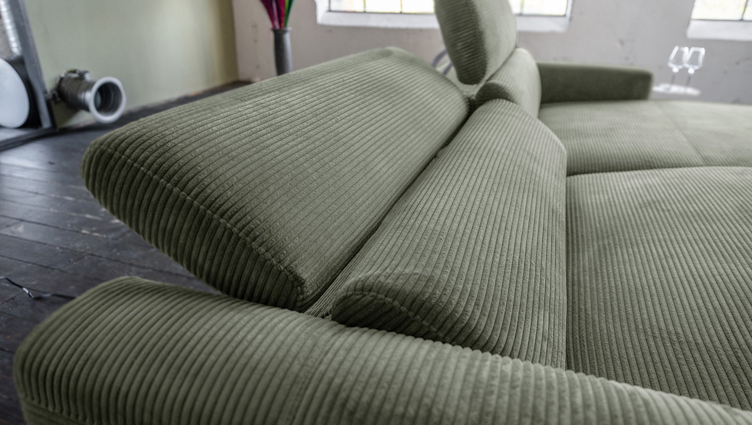 KAWOLA Sofa LAISKA Ecksofa Cord olivgrün