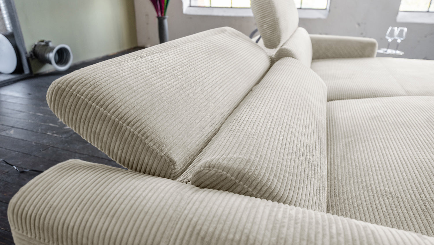 KAWOLA Sofa LAISKA Ecksofa Relaxfunktion teilmotorisch Cord cremeweiß