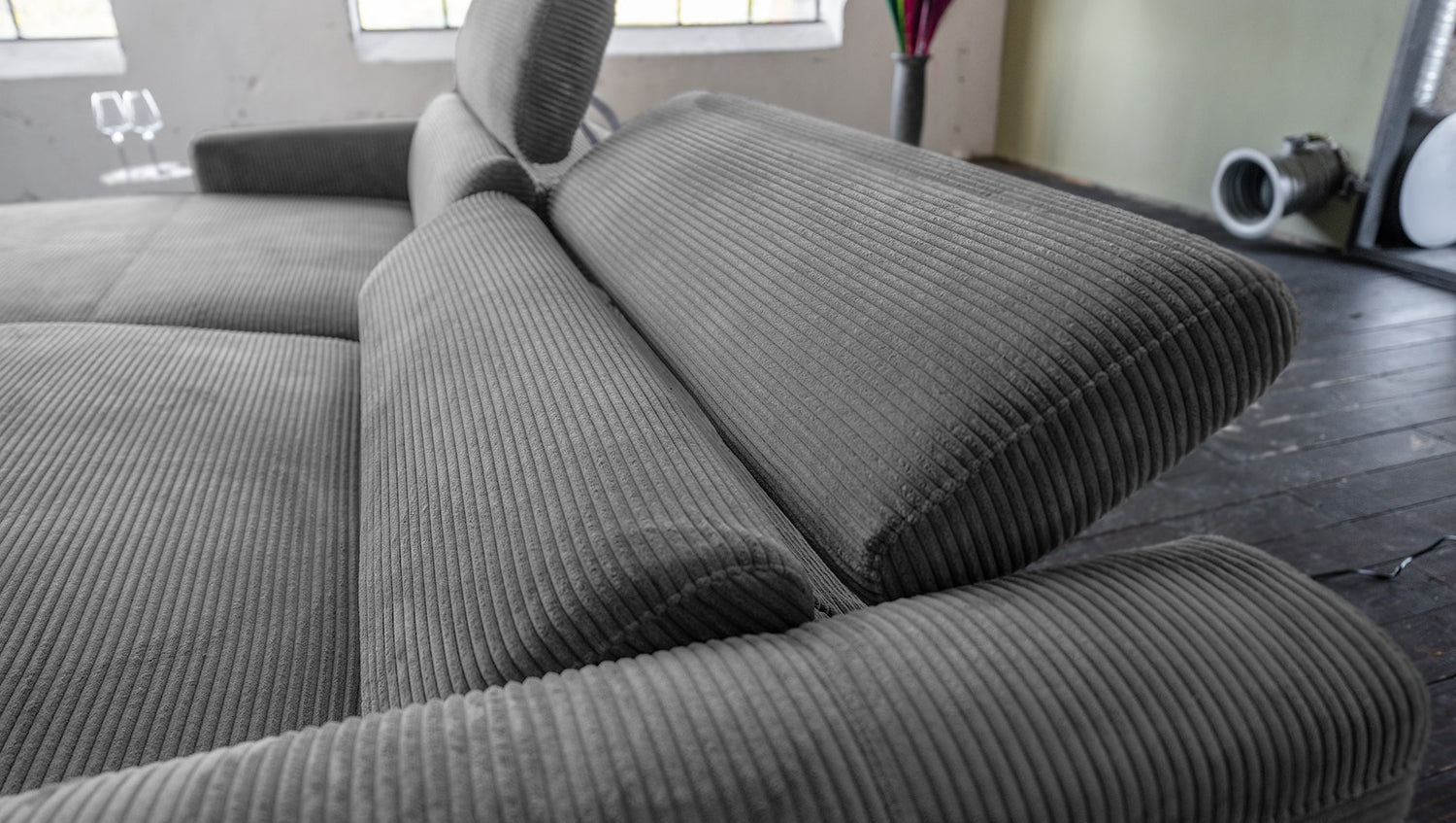 KAWOLA Sofa LAISKA Ecksofa Relaxfunktion teilmotorisch Cord grau