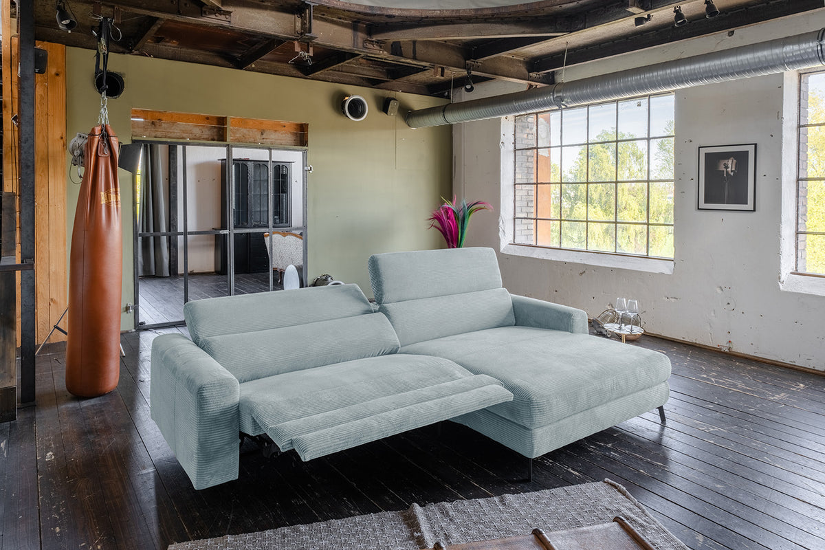 KAWOLA Sofa LAISKA Ecksofa Relaxfunktion teilmotorisch Cord hellblau
