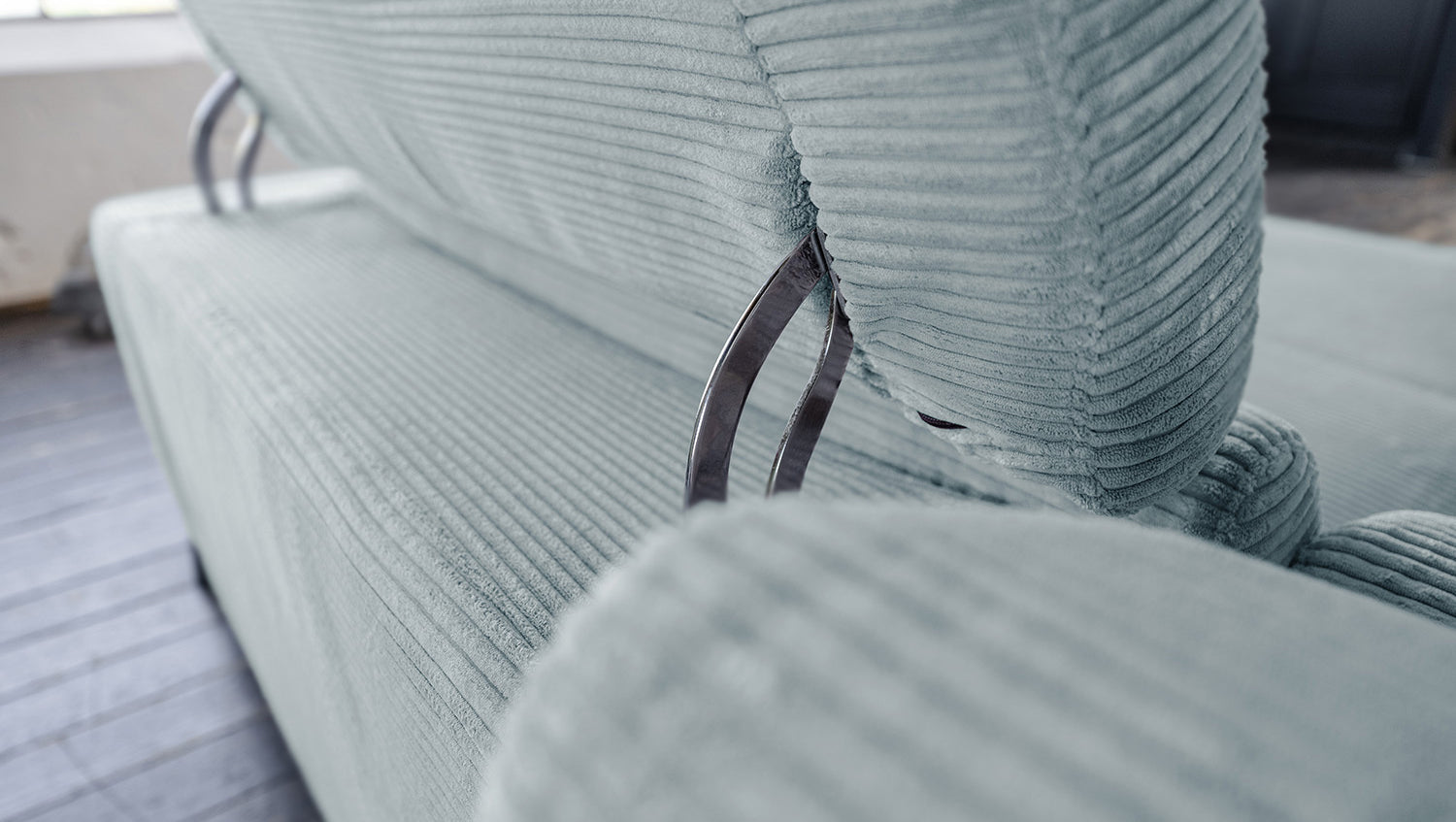KAWOLA Sofa LAISKA Ecksofa Relaxfunktion teilmotorisch Cord hellblau
