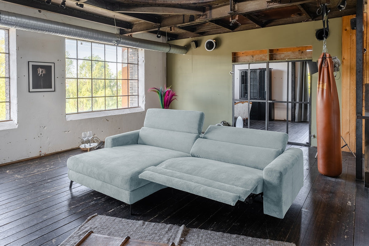 KAWOLA Sofa LAISKA Ecksofa Relaxfunktion teilmotorisch Cord hellblau