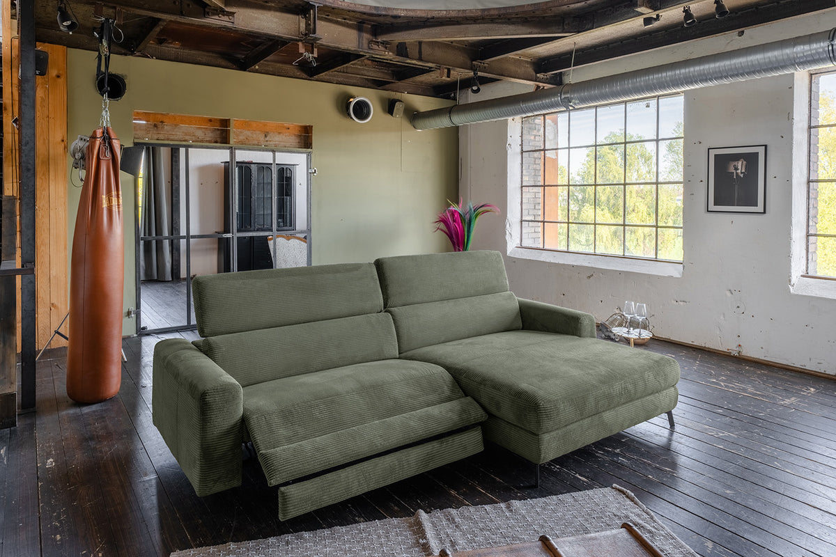 KAWOLA Sofa LAISKA Ecksofa Relaxfunktion teilmotorisch Cord olivgrün, Rechts