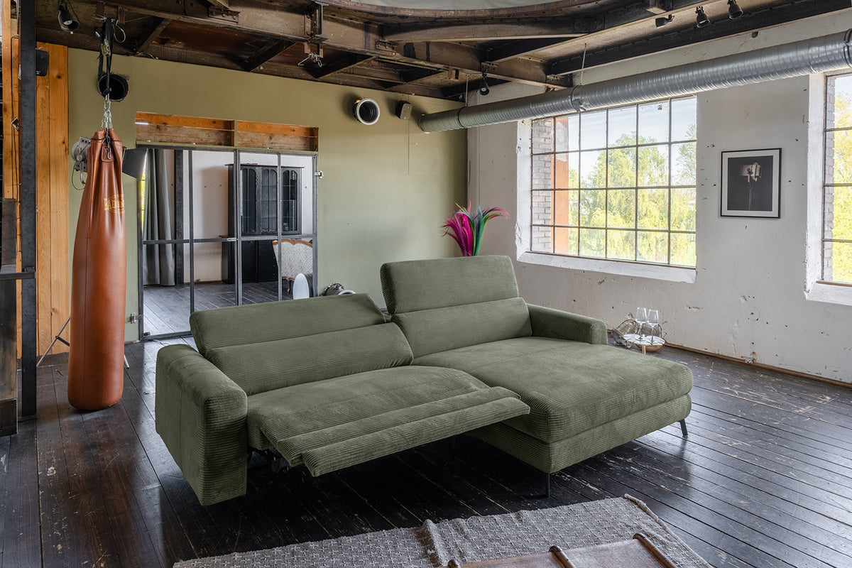 KAWOLA Sofa LAISKA Ecksofa Relaxfunktion teilmotorisch Cord olivgrün