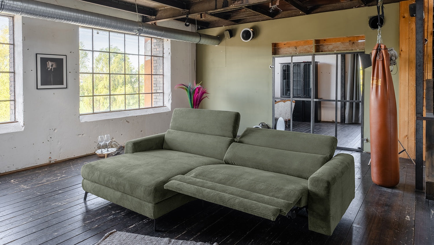 KAWOLA Sofa LAISKA Ecksofa Relaxfunktion teilmotorisch Cord olivgrün