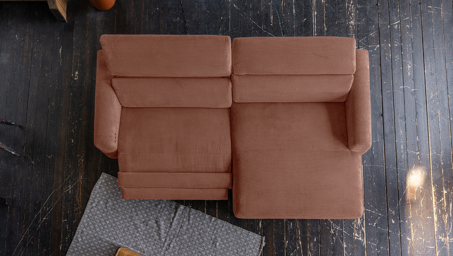 KAWOLA Sofa LAISKA Ecksofa Relaxfunktion teilmotorisch Cord rost