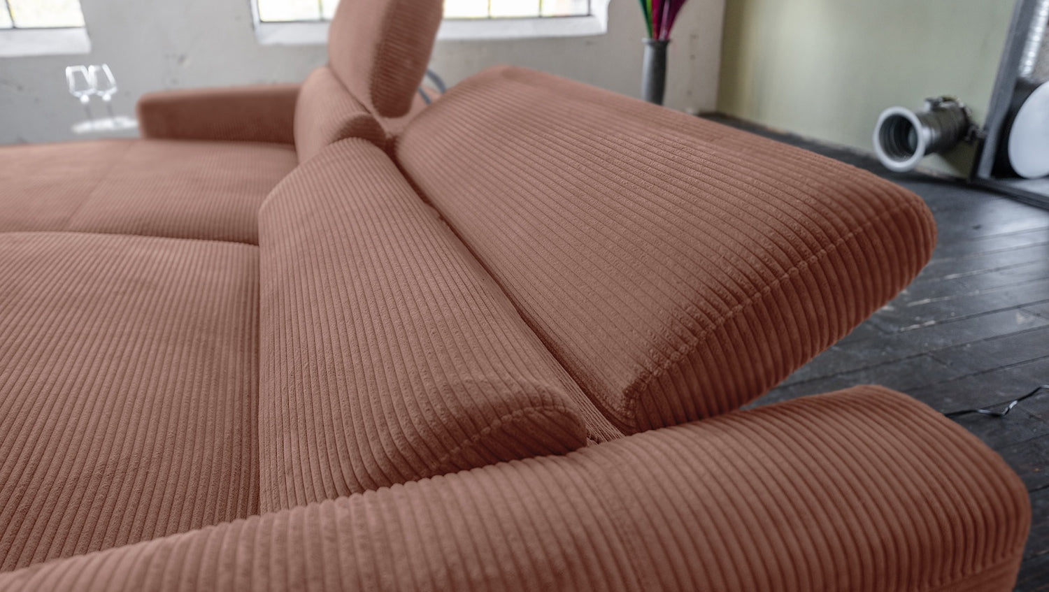 KAWOLA Sofa LAISKA Ecksofa Relaxfunktion teilmotorisch Cord rost
