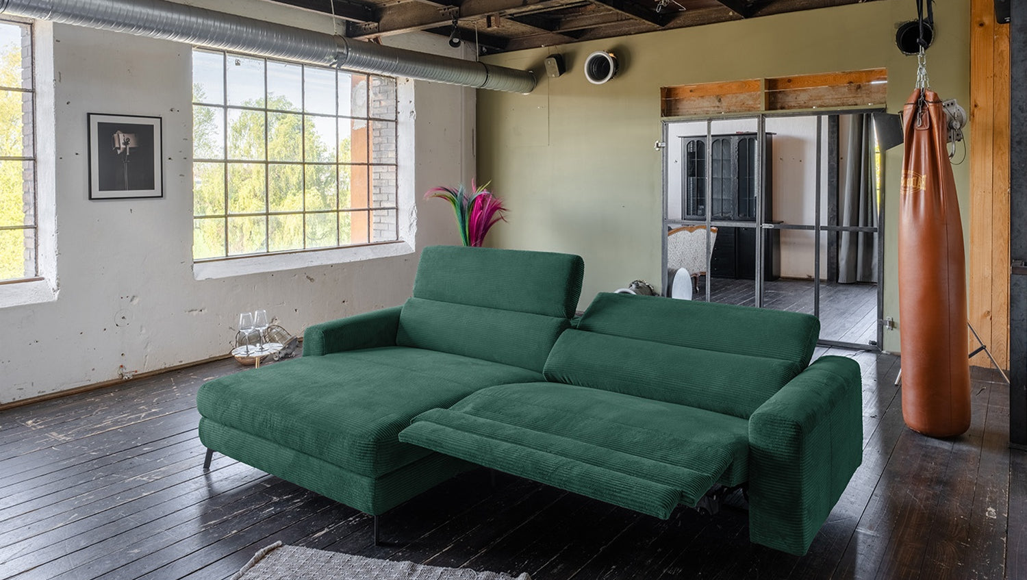 KAWOLA Sofa LAISKA Ecksofa Relaxfunktion teilmotorisch Cord smaragd