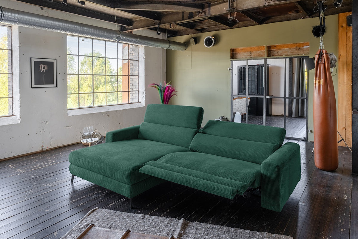 KAWOLA Sofa LAISKA Ecksofa Relaxfunktion teilmotorisch Cord smaragd