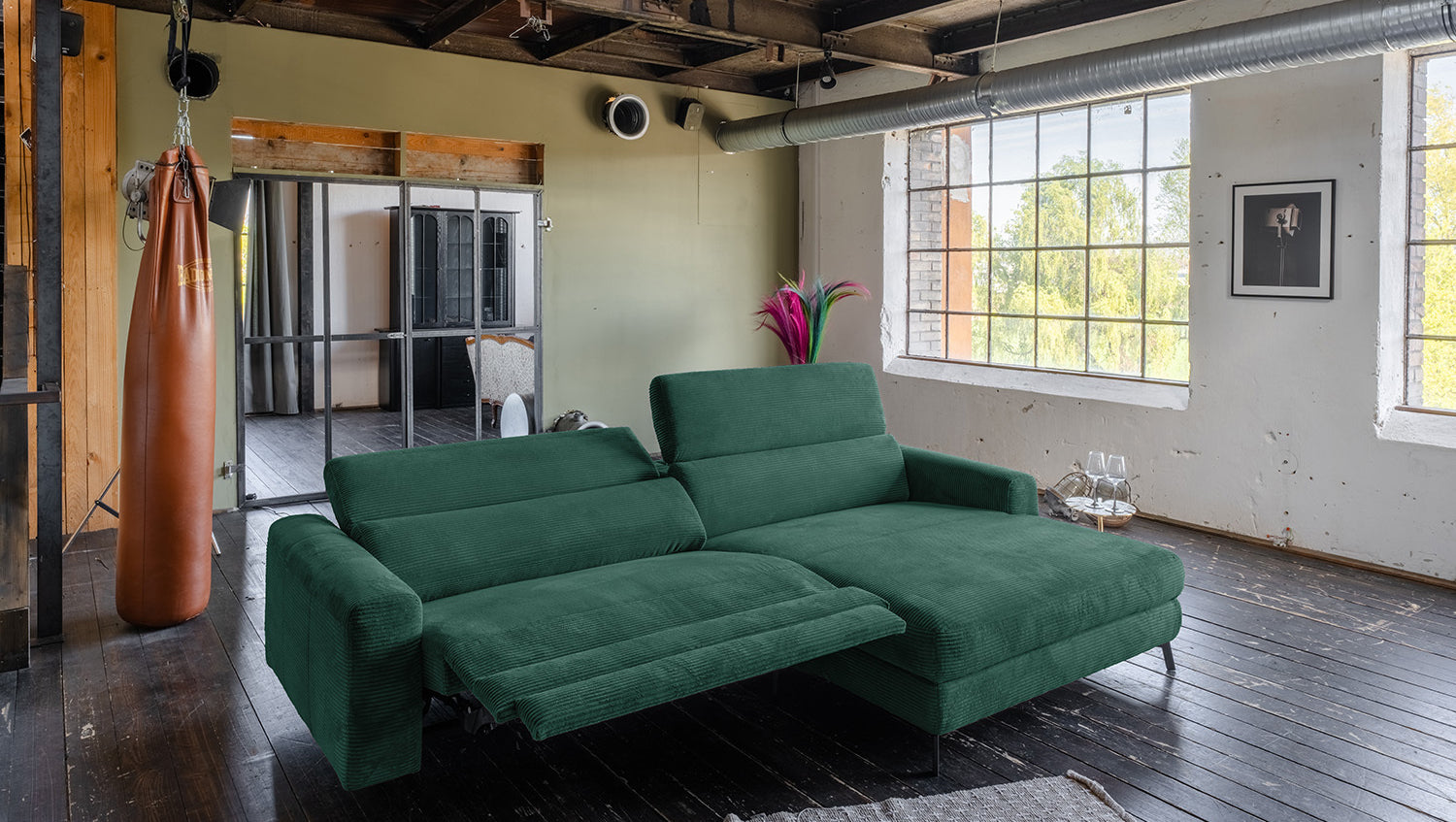 KAWOLA Sofa LAISKA Ecksofa Relaxfunktion teilmotorisch Cord smaragd