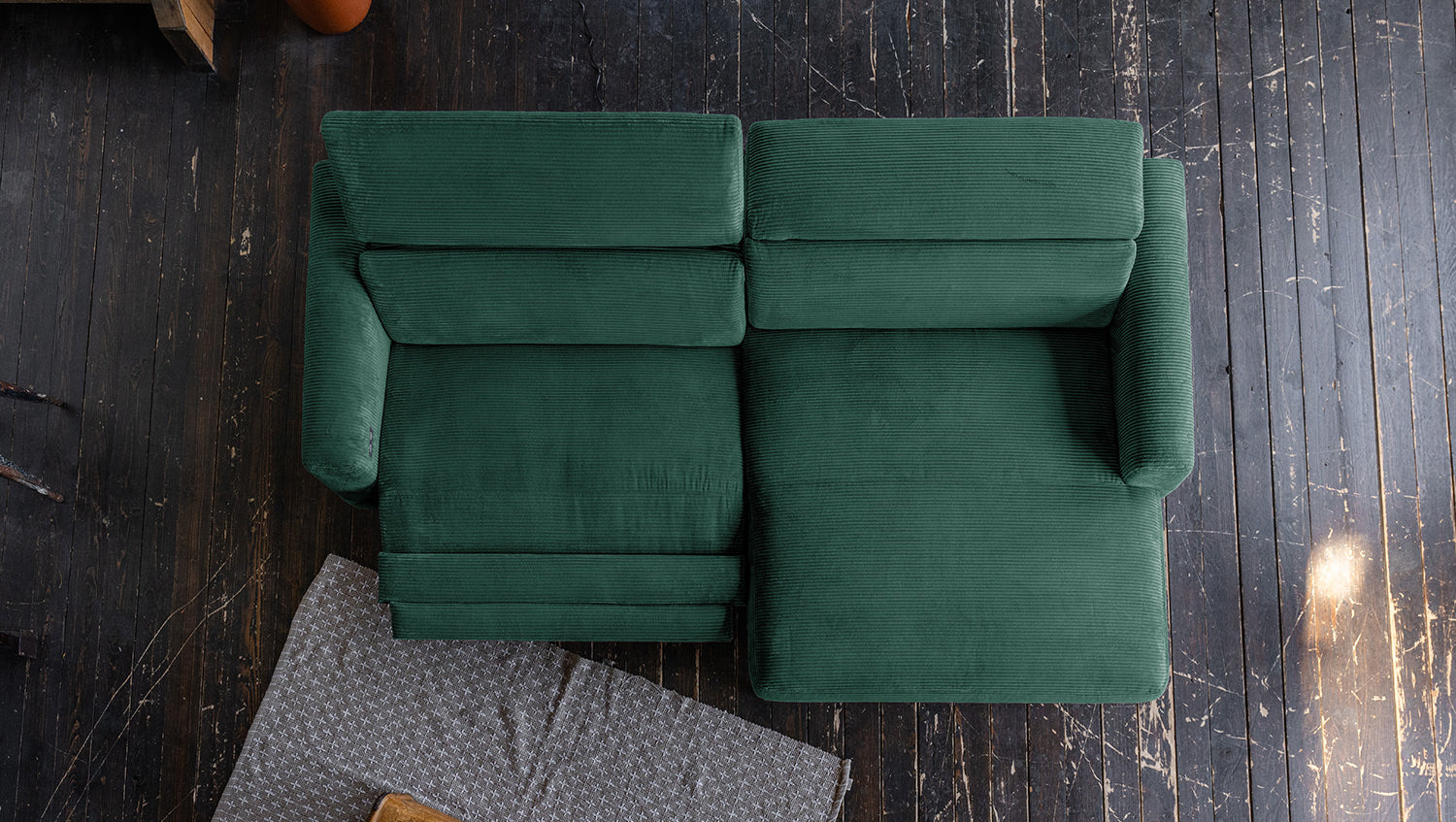 KAWOLA Sofa LAISKA Ecksofa Relaxfunktion teilmotorisch Cord smaragd
