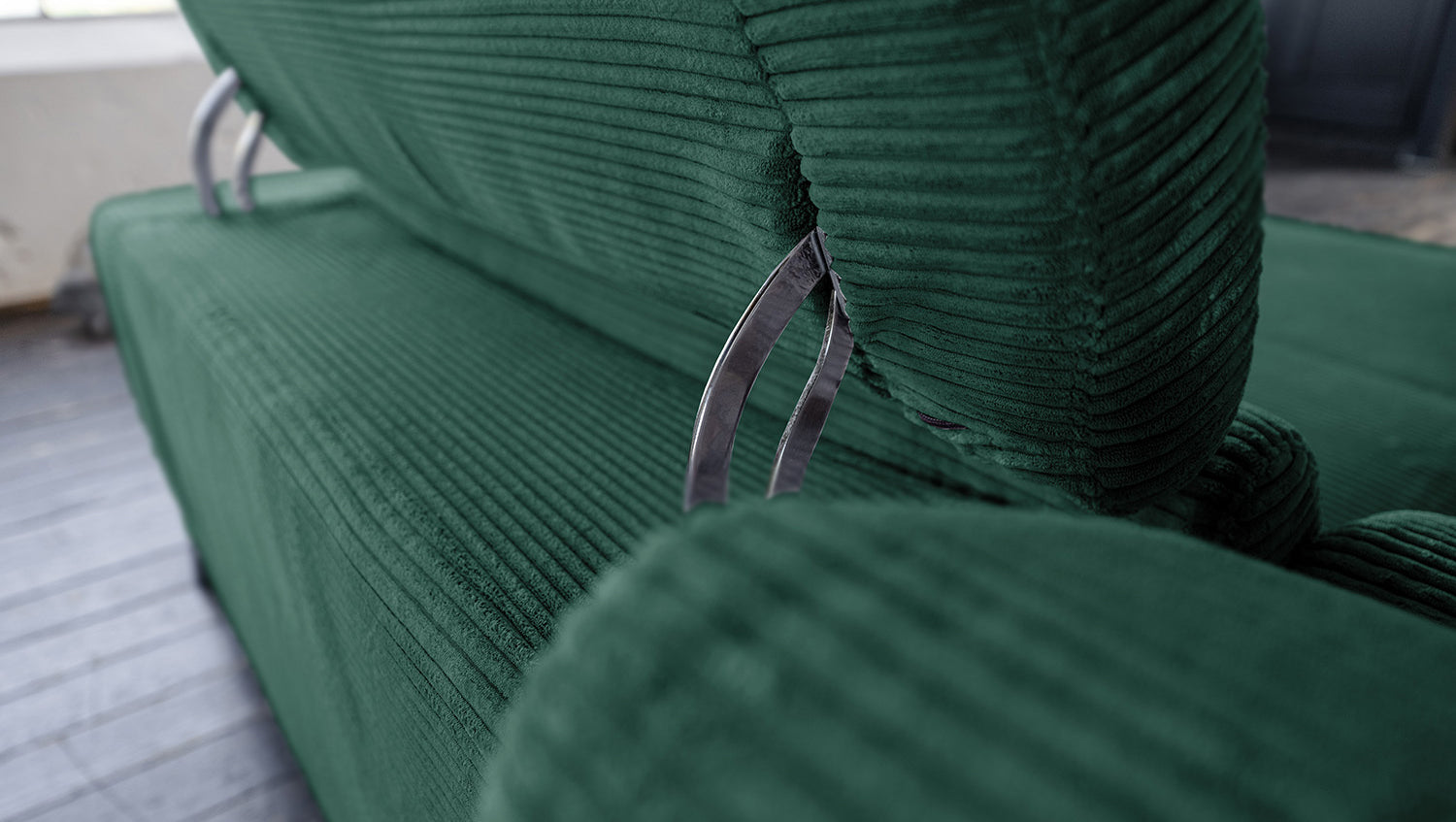 KAWOLA Sofa LAISKA Ecksofa Relaxfunktion teilmotorisch Cord smaragd