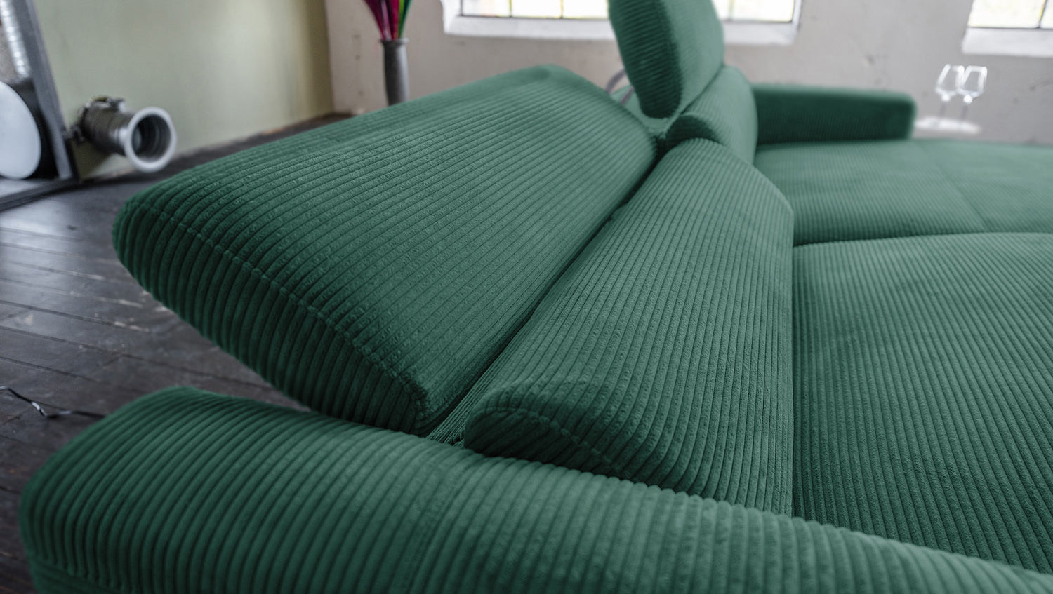 KAWOLA Sofa LAISKA Ecksofa Relaxfunktion teilmotorisch Cord smaragd