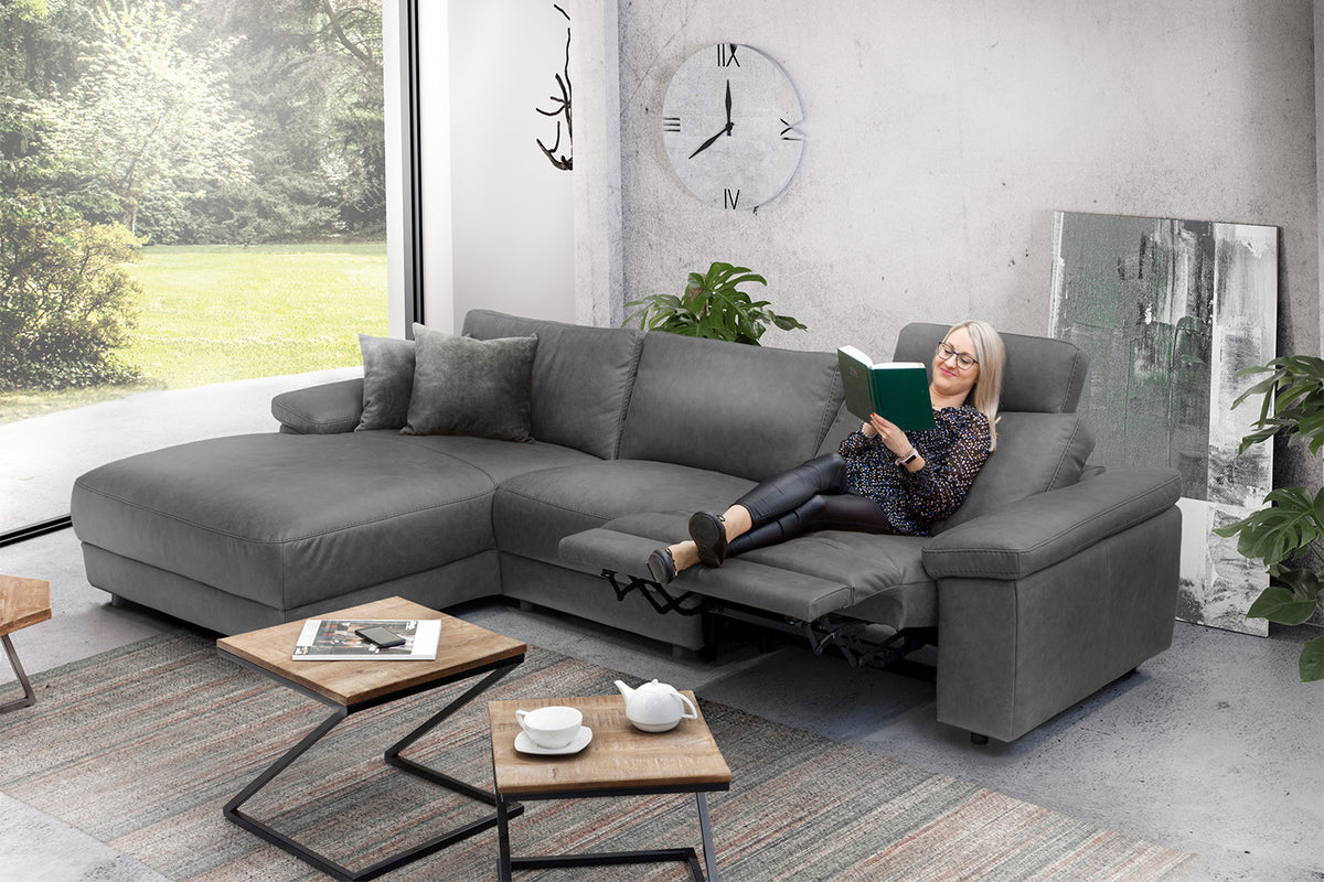 KAWOLA Sofa LOLA Ecksofa Stoff grau mit motorischer Relaxfunktion