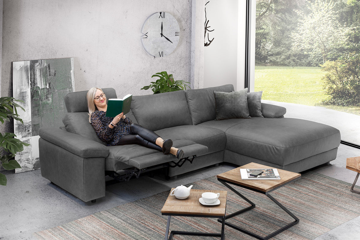 KAWOLA Sofa LOLA Ecksofa Stoff grau mit motorischer Relaxfunktion