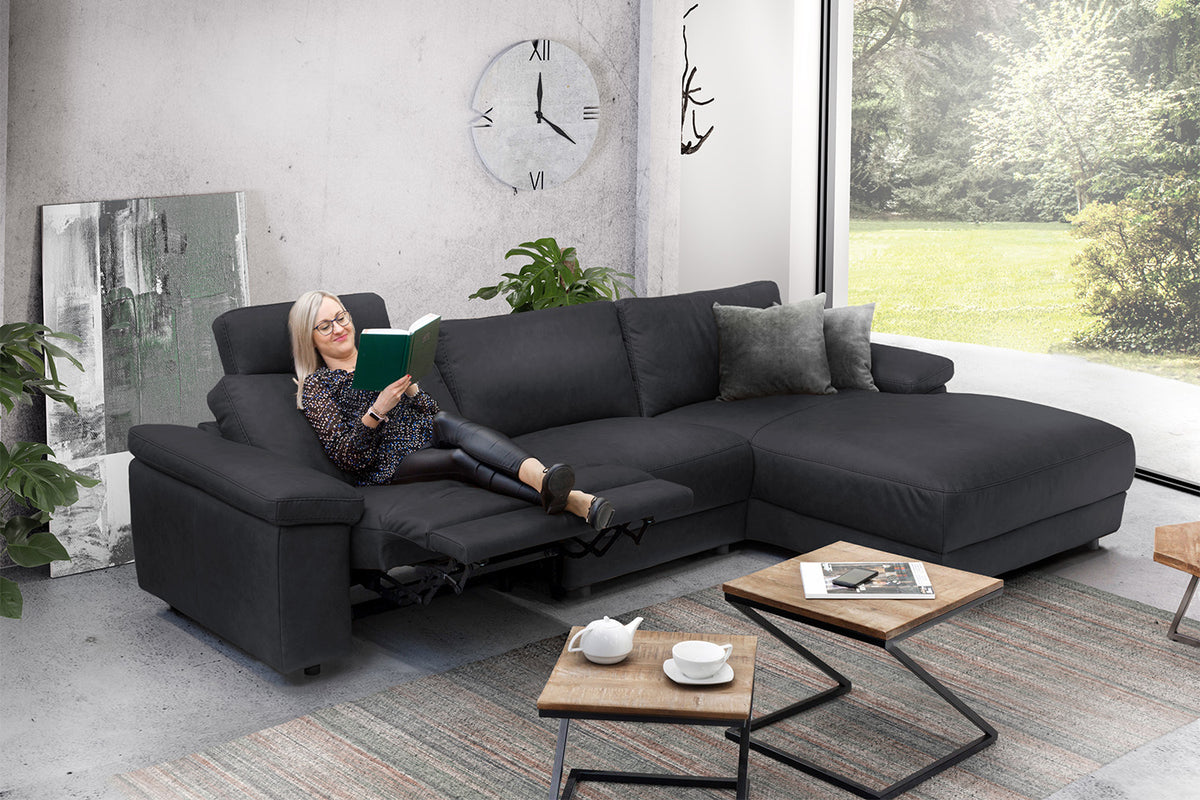 KAWOLA Sofa LOLA Ecksofa Stoff schwarz mit motorischer Relaxfunktion